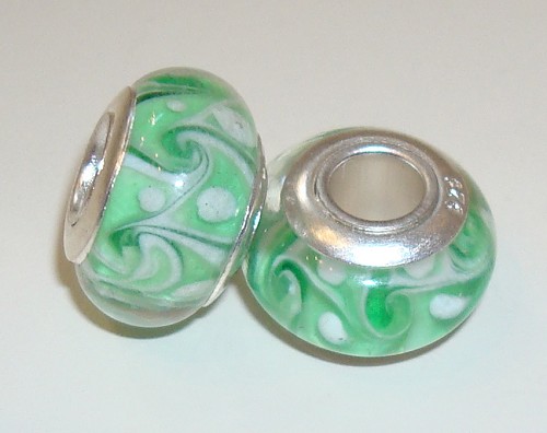 Set van 5 glasbedels lichtgroen gewolkt